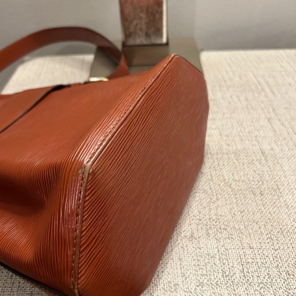 Louis Vuitton Epi Sac D'Epaule Kenyan Fawn - Picture 6 of 12